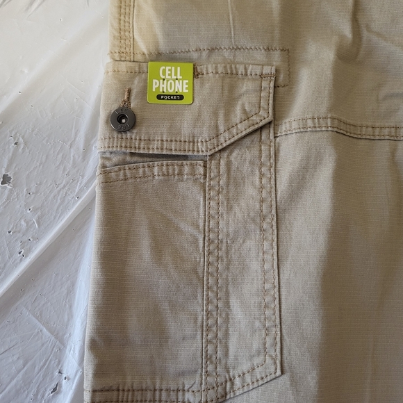 NEW- Lee Men's Khaki Cargo Shorts, Size 40 - Picture 2 of 6